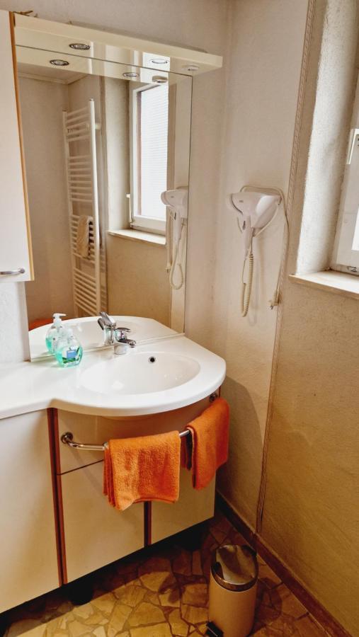 Gasthof Dorfschenke Stall Bagian luar foto